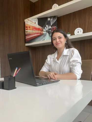 Dra. Giulya Soares
